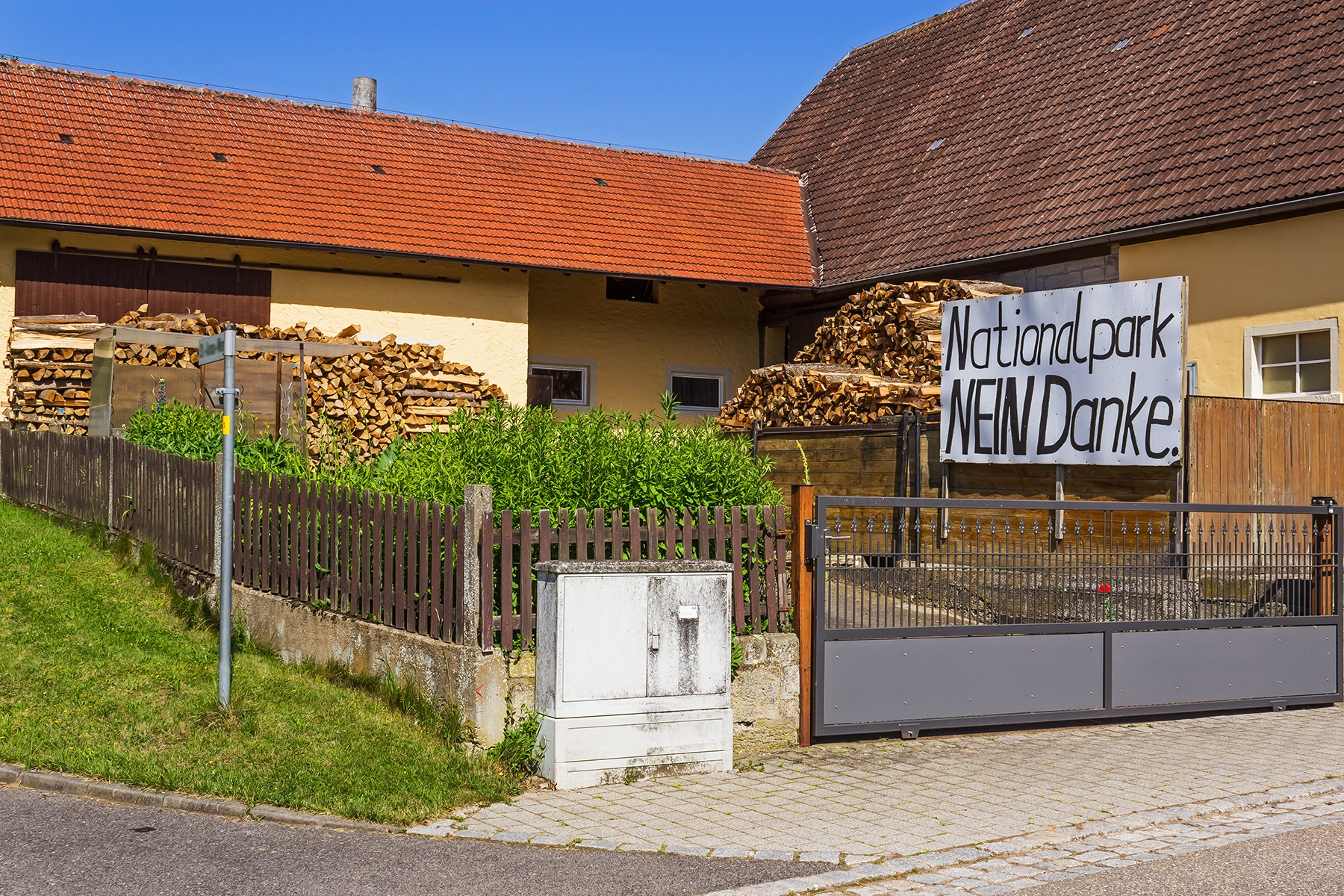 Holz vor der Hütte