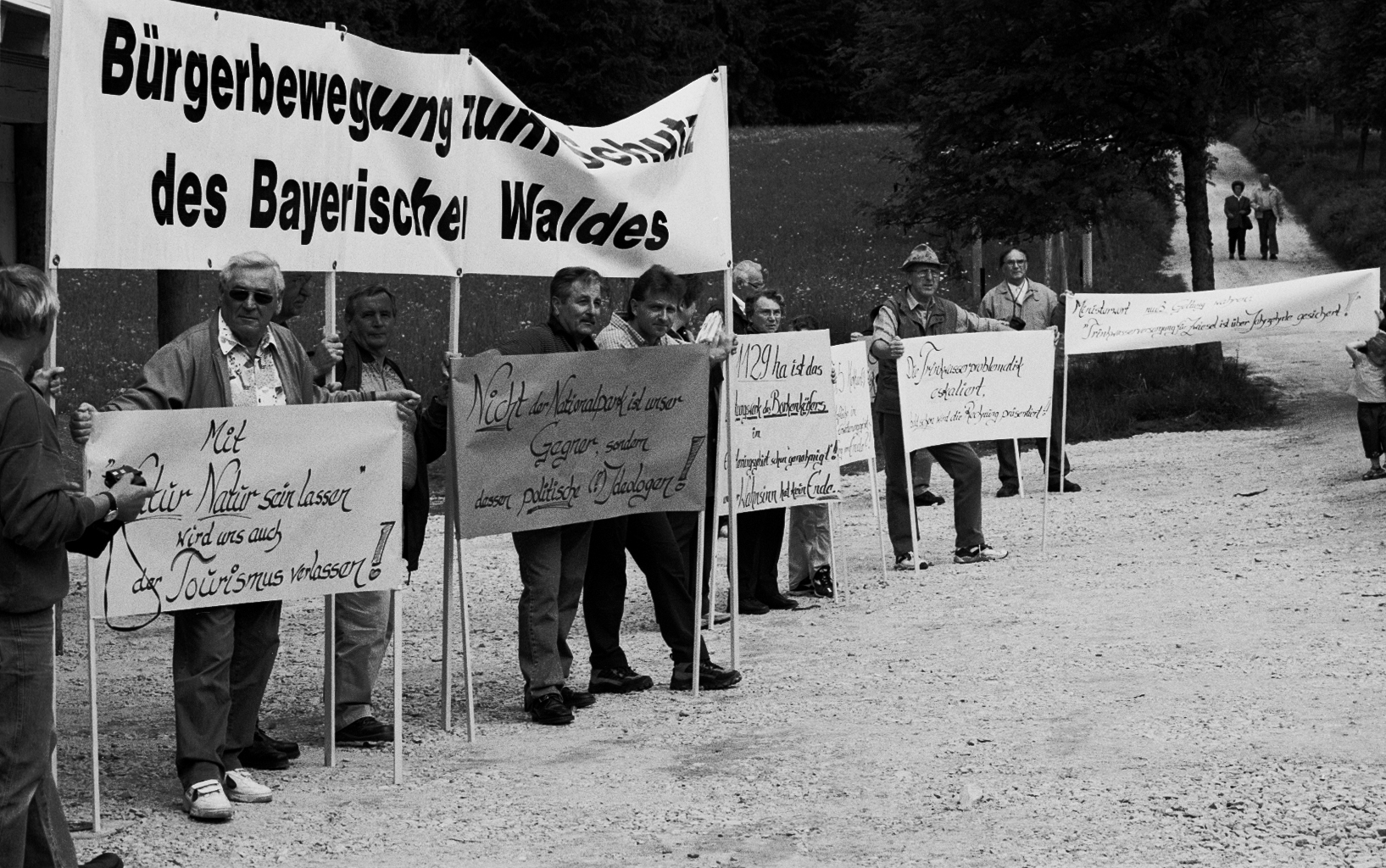 Demonstration-gegen-die-Nationalparkerweiterung-in-Finsterau-1995-NPVBW