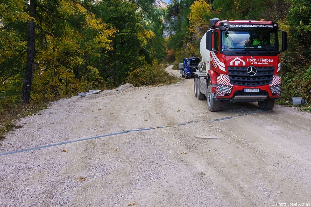 neue breite Baustraßen in der Nähe der Mitterkaseralm
