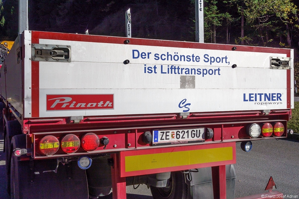 Aufschrift auf einem Lastwagen an der Großbaustelle der Jennerbahn