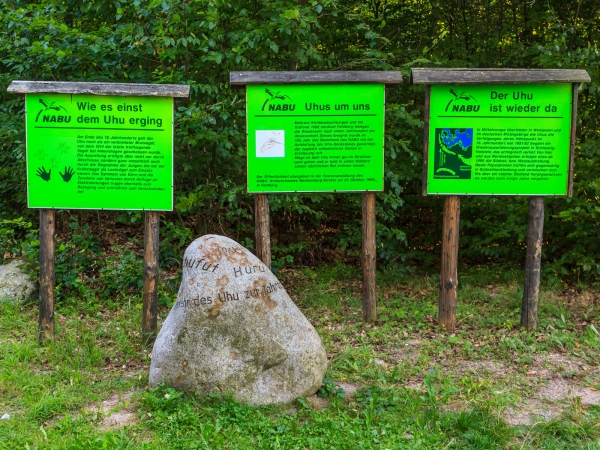 Uhu-Schilder und Uhu-Stein des Nabu