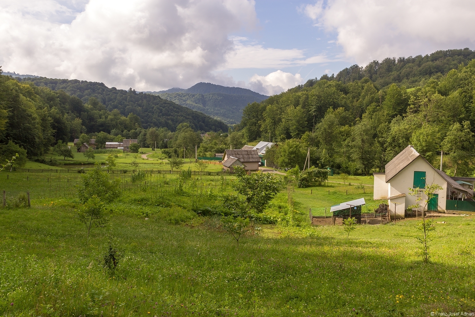 Tal des Kamenskyi Baches mit Passierstelle
